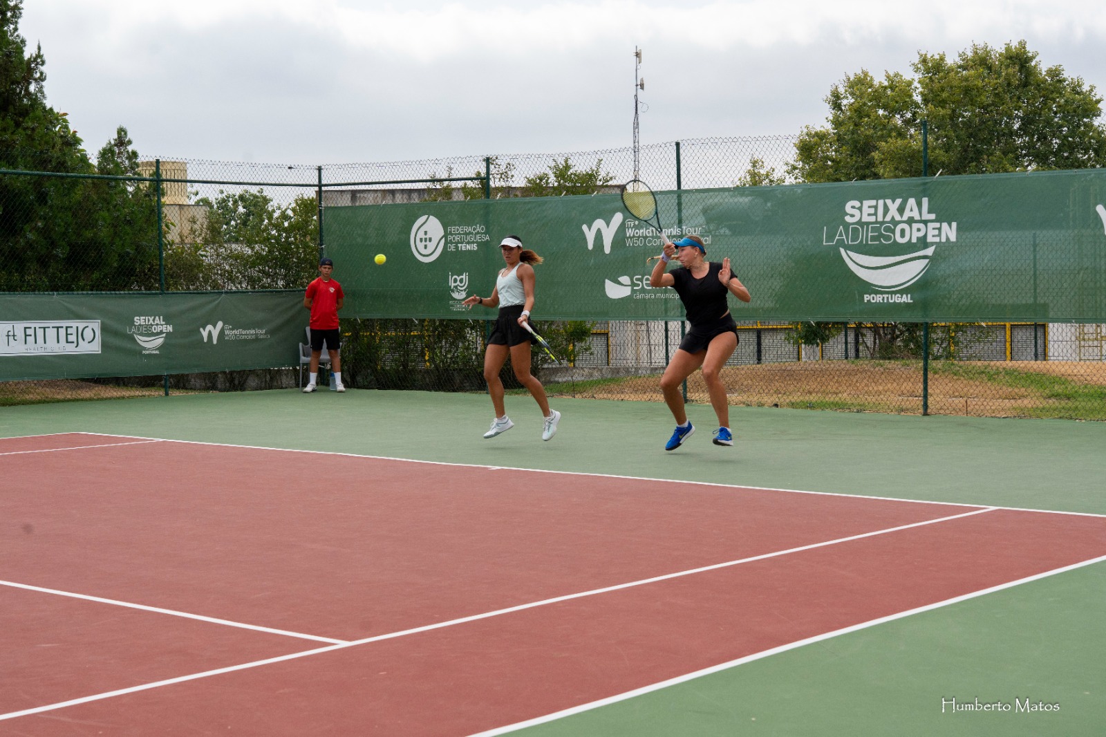 Andre Lukosiute and Elyse Tse in doubles action